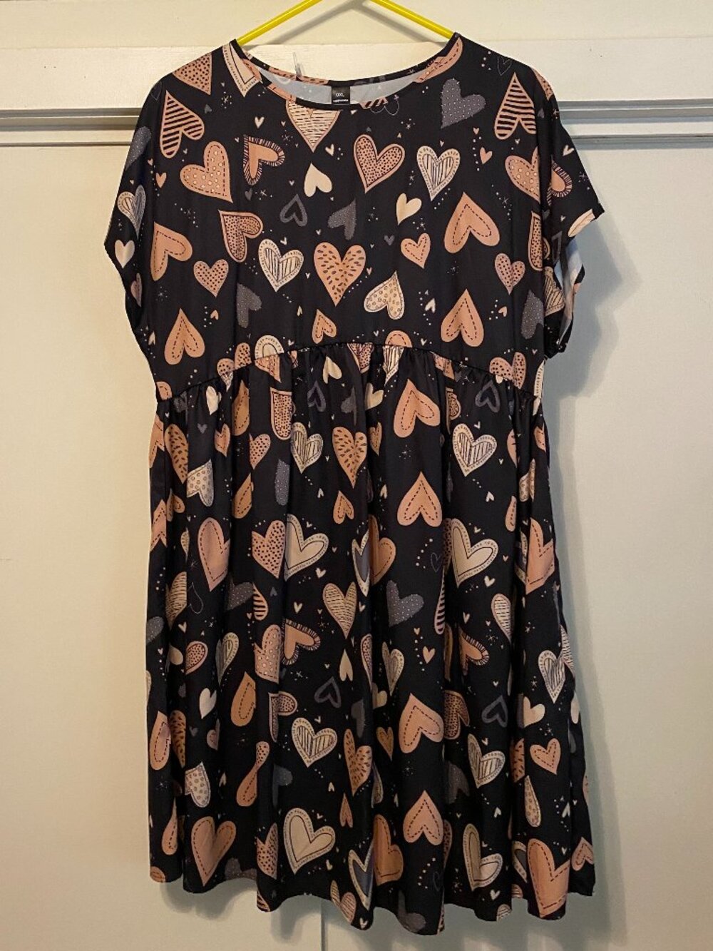 Really cute black, empire style dress, covered w/hearts, size 0XL*